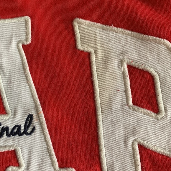 Cap official red crew neck sweater very comfortable original bought for 55$ - Picture 2 of 5